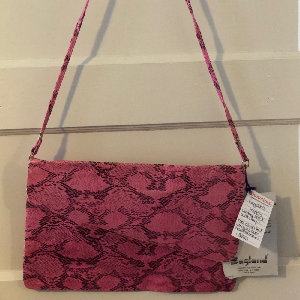 1980’s Vintage pink faux snakeskin clutch lNew